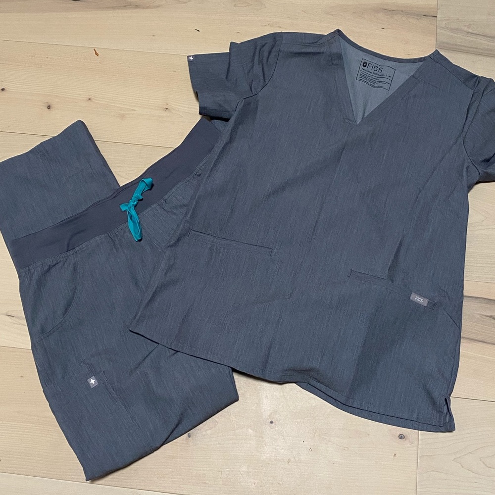 FIGS Women's V-Neck Scrub Top and Pant Set in Charcoal
